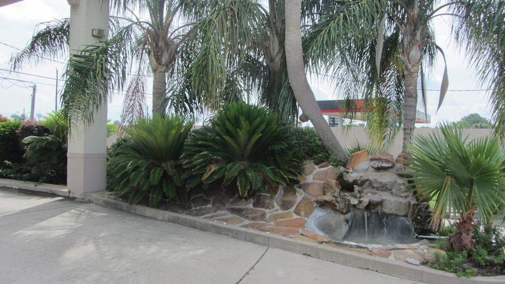 Camelot Inn & Suites Highway 290/Northwest Freeway Jersey Village ภายนอก รูปภาพ