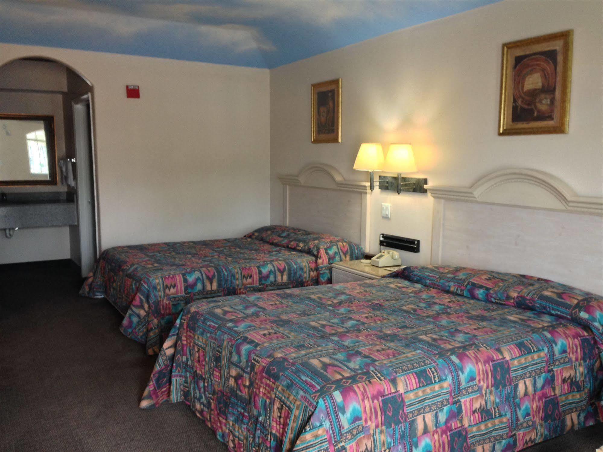 Camelot Inn & Suites Highway 290/Northwest Freeway Jersey Village ภายนอก รูปภาพ