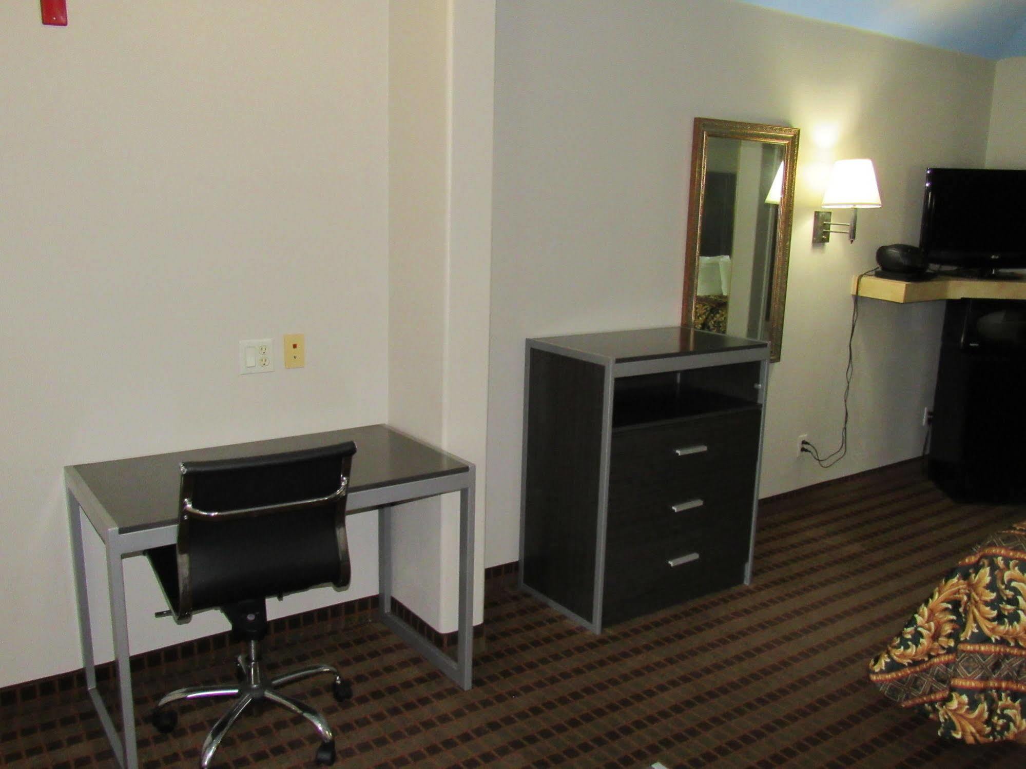 Camelot Inn & Suites Highway 290/Northwest Freeway Jersey Village ภายนอก รูปภาพ