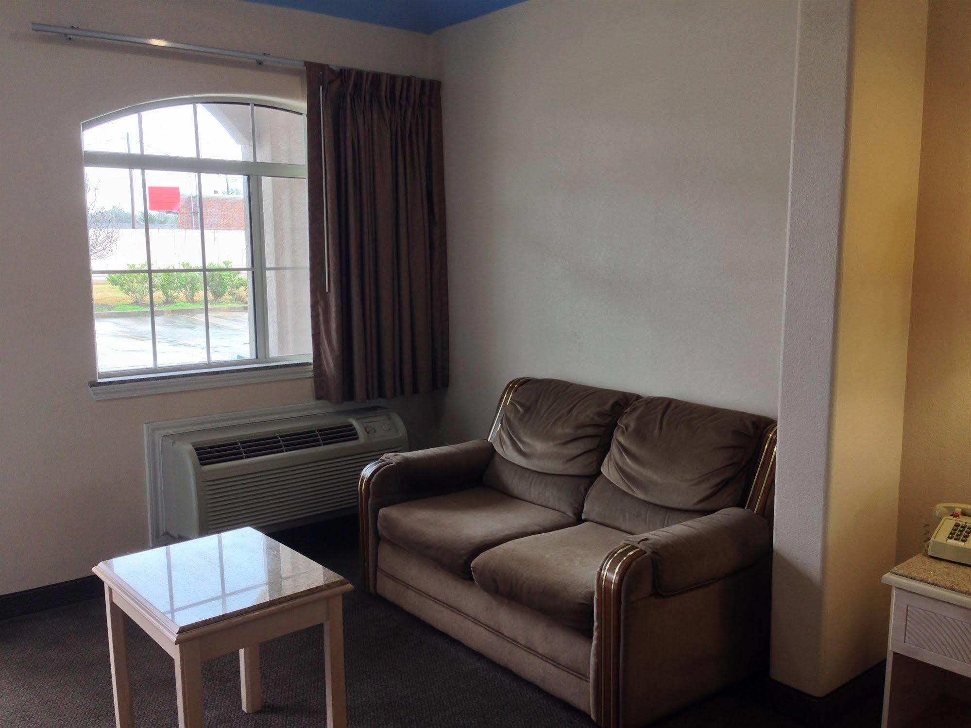 Camelot Inn & Suites Highway 290/Northwest Freeway Jersey Village ภายนอก รูปภาพ